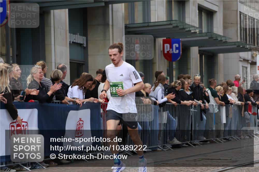 13.09.2026 - 21. swb-Marathon Bremen Strokosch-Dieckow http://msf.ph/oto/10389222 13.09.2026 12:59:36 Ziel 603, 735, 807, 1320, 1485, 1758, 1911, 1930, 6557, 7170, 8850, 9153, 126, 277, 466, 658, 862, 1248, 1800, 1852, 2651, 3251, 4096, 4964, 5316, 5828, 9533 meine-sportfotos.de