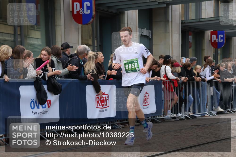 13.09.2026 - 21. swb-Marathon Bremen Strokosch-Dieckow http://msf.ph/oto/10389225 13.09.2026 12:59:36 Ziel 603, 735, 807, 1320, 1485, 1758, 1911, 1930, 6557, 7170, 8850, 9153, 126, 277, 466, 658, 862, 1248, 1800, 1852, 2651, 3251, 4096, 4964, 5316, 5828, 9533 meine-sportfotos.de