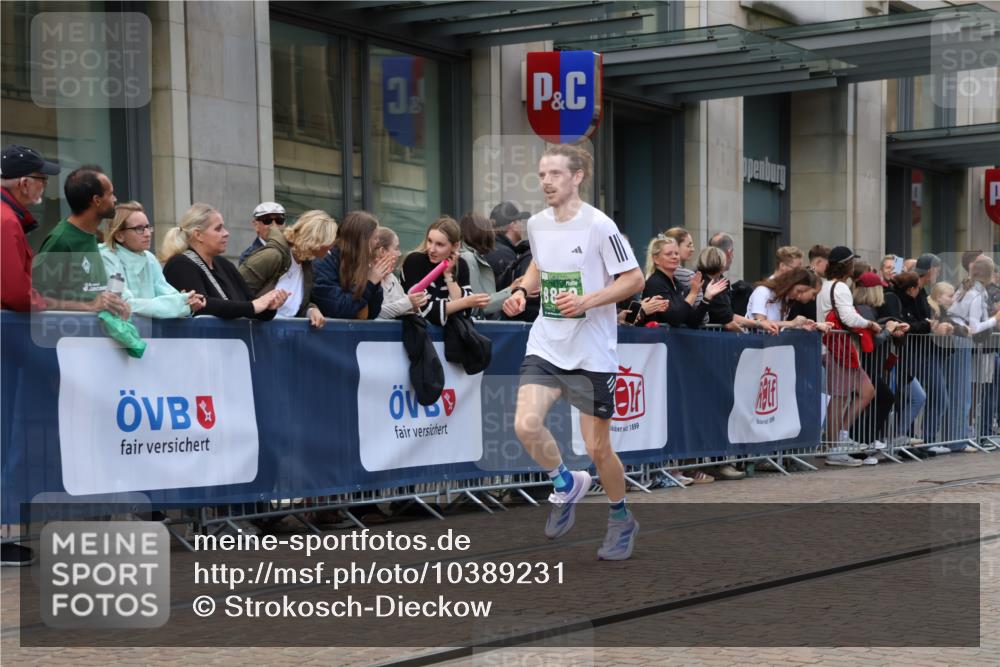 13.09.2026 - 21. swb-Marathon Bremen Strokosch-Dieckow http://msf.ph/oto/10389231 13.09.2026 12:59:37 Ziel 603, 735, 807, 1320, 1485, 1758, 1911, 1930, 6557, 7170, 8850, 9153, 126, 277, 466, 658, 862, 1248, 1800, 1852, 2651, 3251, 4096, 4964, 5316, 5828, 9533 meine-sportfotos.de