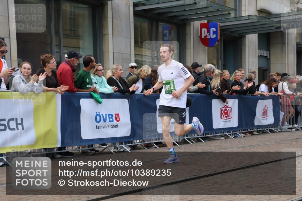 13.09.2026 - 21. swb-Marathon Bremen Strokosch-Dieckow http://msf.ph/oto/10389235 13.09.2026 12:59:37 Ziel 603, 735, 807, 1320, 1485, 1758, 1911, 1930, 6557, 7170, 8850, 9153, 126, 277, 466, 658, 862, 1248, 1800, 1852, 2651, 3251, 4096, 4964, 5316, 5828, 9533 meine-sportfotos.de