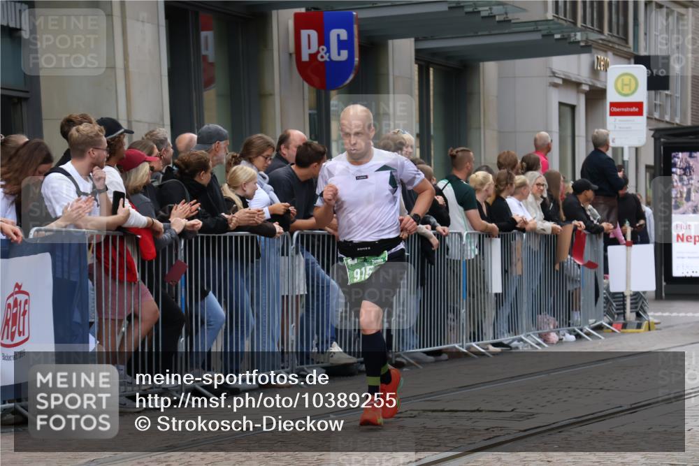 13.09.2026 - 21. swb-Marathon Bremen Strokosch-Dieckow http://msf.ph/oto/10389255 13.09.2026 12:59:41 Ziel 603, 735, 807, 1320, 1485, 1571, 1758, 1911, 1930, 7170, 8850, 9153, 126, 277, 466, 862, 1248, 1800, 1852, 3251, 4964, 5316, 5828, 6557 meine-sportfotos.de