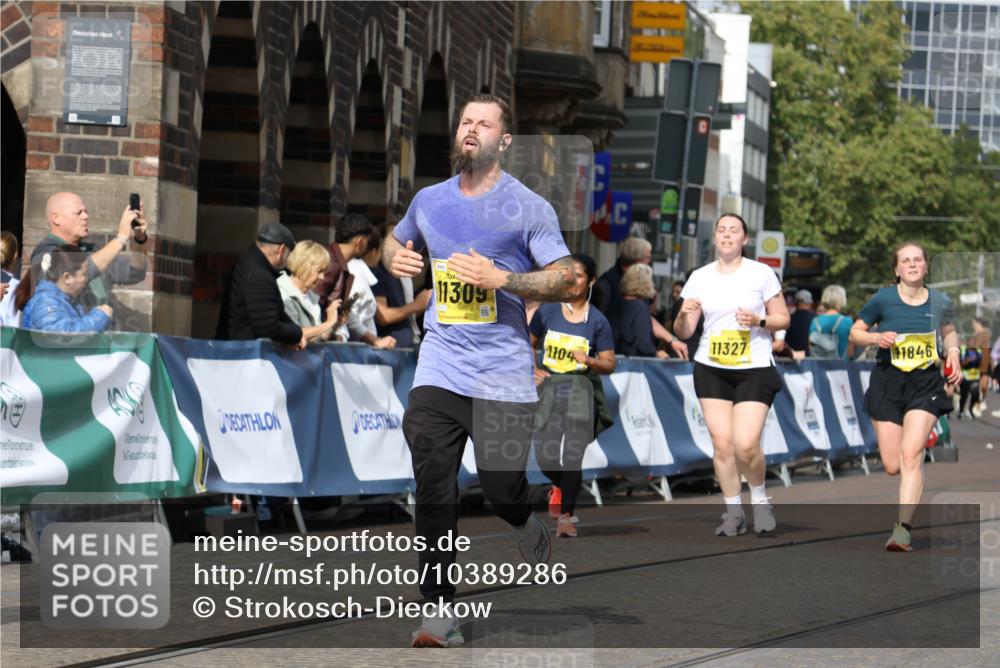13.09.2026 - 21. swb-Marathon Bremen Strokosch-Dieckow http://msf.ph/oto/10389286 13.09.2026 11:10:48 Ziel 10002, 10169, 10247, 10361, 10362, 10422, 10706, 10719, 10768, 10791, 10890, 11080, 11283, 11298, 11300, 11382, 11725, 11736, 11957, 11982, 12183, 12227, 12454, 12550, 10148, 10163, 10527, 10547, 10653, 10792, 10841, 11043, 11237, 11335, 11465, 11483, 11691, 11756, 11993, 12401 meine-sportfotos.de
