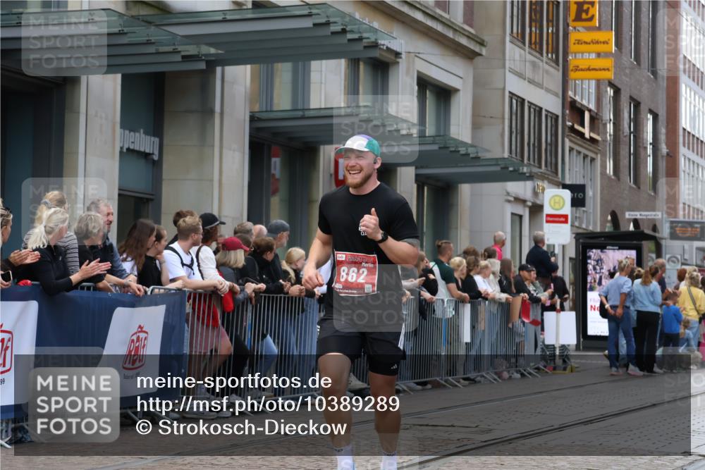 13.09.2026 - 21. swb-Marathon Bremen Strokosch-Dieckow http://msf.ph/oto/10389289 13.09.2026 12:59:44 Ziel 603, 735, 807, 912, 1320, 1571, 1758, 1911, 1930, 7170, 8689, 8850, 9153, 126, 277, 466, 862, 1485, 1852, 3251, 4964, 5316, 5828, 6557 meine-sportfotos.de