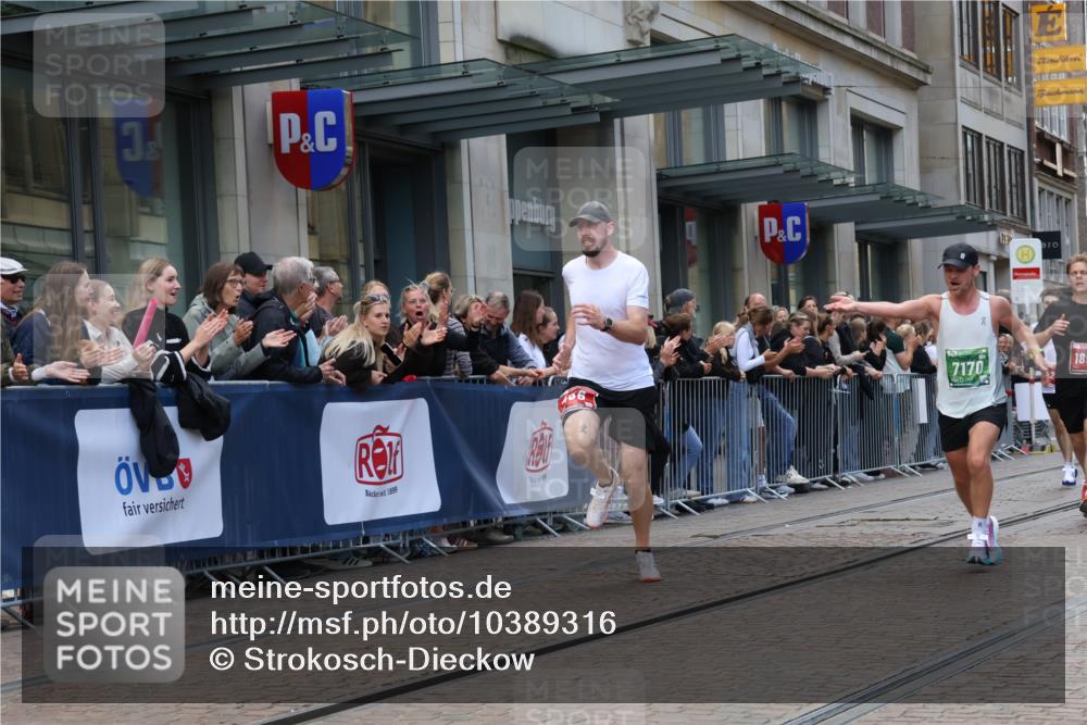 13.09.2026 - 21. swb-Marathon Bremen Strokosch-Dieckow http://msf.ph/oto/10389316 13.09.2026 12:59:51 Ziel 603, 671, 735, 912, 1571, 1758, 1911, 1930, 7015, 7170, 8689, 9153, 126, 277, 466, 807, 862, 1320, 1485, 1852, 3251, 4964, 5316, 5828, 6557, 8850, 9153 meine-sportfotos.de