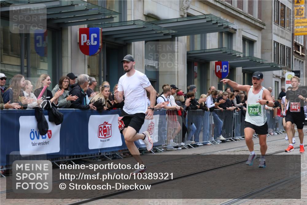 13.09.2026 - 21. swb-Marathon Bremen Strokosch-Dieckow http://msf.ph/oto/10389321 13.09.2026 12:59:52 Ziel 603, 671, 735, 912, 1571, 1758, 1911, 1930, 7015, 7170, 8689, 126, 277, 466, 807, 862, 1320, 1485, 1852, 4964, 5316, 5828, 6557, 8850, 9153 meine-sportfotos.de