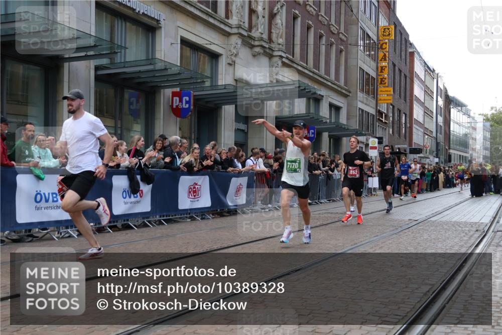 13.09.2026 - 21. swb-Marathon Bremen Strokosch-Dieckow http://msf.ph/oto/10389328 13.09.2026 12:59:52 Ziel 603, 671, 735, 912, 1571, 1758, 1911, 1930, 7015, 7170, 8689, 126, 277, 466, 807, 862, 1320, 1485, 1852, 4964, 5316, 5828, 6557, 8850, 9153 meine-sportfotos.de