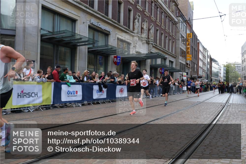 13.09.2026 - 21. swb-Marathon Bremen Strokosch-Dieckow http://msf.ph/oto/10389344 13.09.2026 12:59:54 Ziel 603, 671, 735, 912, 1571, 1758, 1911, 1930, 2683, 5776, 7015, 7170, 8689, 126, 277, 466, 807, 862, 1320, 1485, 1852, 4964, 5316, 5828, 6557, 8850, 9153 meine-sportfotos.de