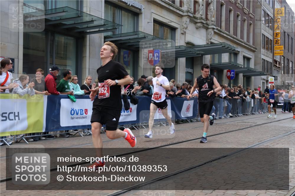 13.09.2026 - 21. swb-Marathon Bremen Strokosch-Dieckow http://msf.ph/oto/10389353 13.09.2026 12:59:54 Ziel 603, 671, 735, 912, 1571, 1758, 1911, 1930, 2683, 5776, 7015, 7170, 8689, 126, 277, 466, 807, 862, 1320, 1485, 1852, 4964, 5316, 5828, 6557, 8850, 9153 meine-sportfotos.de