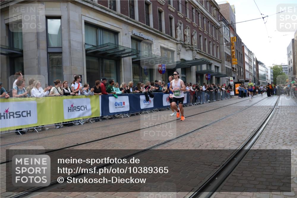 13.09.2026 - 21. swb-Marathon Bremen Strokosch-Dieckow http://msf.ph/oto/10389365 13.09.2026 12:59:58 Ziel 603, 671, 912, 1571, 1758, 1911, 1930, 2683, 5776, 7015, 7170, 8689, 126, 277, 603, 735, 807, 1320, 1485, 1852, 4964, 5828, 6557, 8850, 9153 meine-sportfotos.de