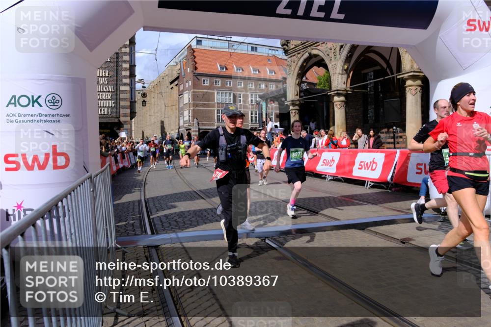 13.09.2026 - 21. swb-Marathon Bremen Tim E. http://msf.ph/oto/10389367 13.09.2026 13:31:51 Ziel 310, 922, 1600, 1627, 2602, 2707, 3152, 3343, 3392, 3579, 3858, 3859, 4164, 4258, 4273, 4692, 4889, 5375, 5426, 5504, 5979, 6039, 6062, 6100, 6147, 6193, 6581, 6602, 6968, 6971, 7001, 7032, 7608, 7941, 8042, 8205, 8206, 8239, 8339, 8364, 8495, 8522, 9155, 9293, 9568, 9903 meine-sportfotos.de