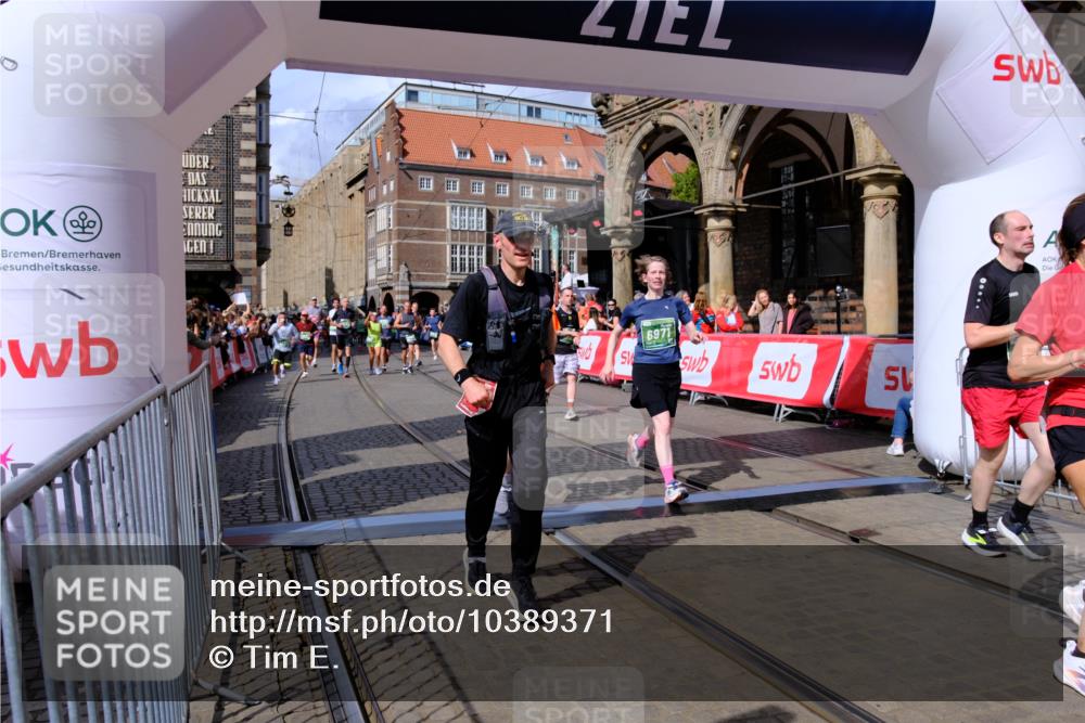 13.09.2026 - 21. swb-Marathon Bremen Tim E. http://msf.ph/oto/10389371 13.09.2026 13:31:51 Ziel 310, 922, 1600, 1627, 2602, 2707, 3152, 3343, 3392, 3579, 3858, 3859, 4164, 4258, 4273, 4692, 4889, 5375, 5426, 5504, 5979, 6039, 6062, 6100, 6147, 6193, 6581, 6602, 6968, 6971, 7001, 7032, 7608, 7941, 8042, 8205, 8206, 8239, 8339, 8364, 8495, 8522, 9155, 9293, 9568, 9903 meine-sportfotos.de