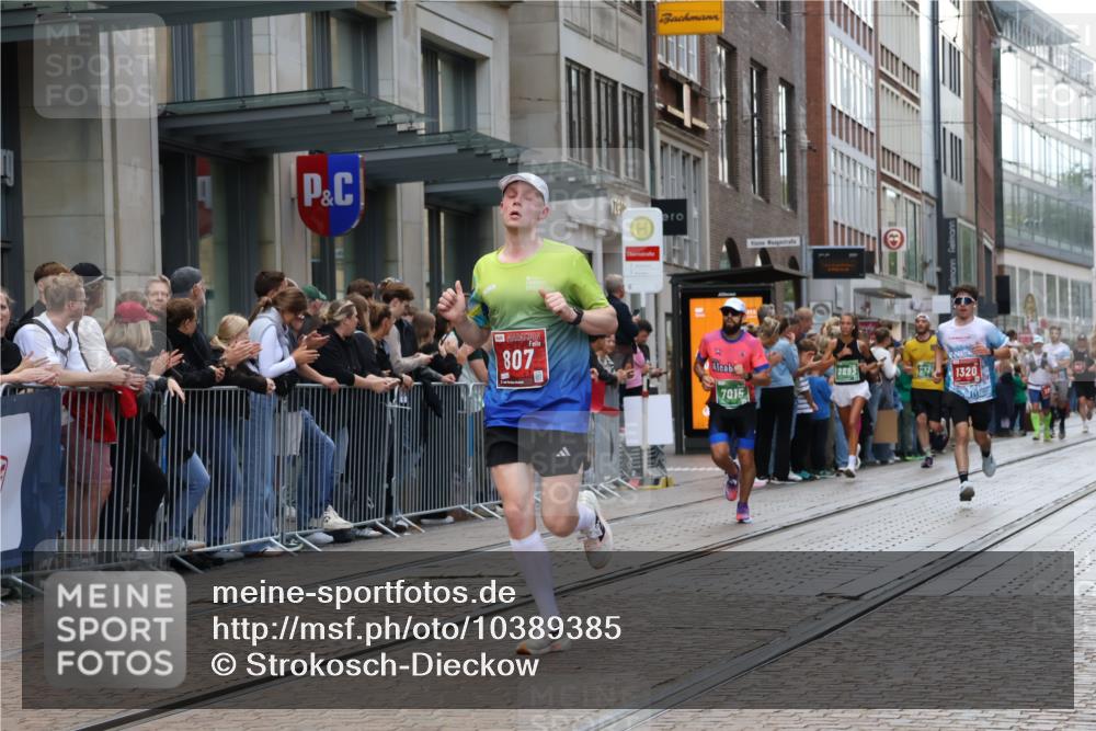 13.09.2026 - 21. swb-Marathon Bremen Strokosch-Dieckow http://msf.ph/oto/10389385 13.09.2026 13:00:01 Ziel 671, 912, 1550, 1571, 1754, 1758, 2683, 5776, 7015, 7170, 8689, 603, 735, 807, 1320, 1485, 1758, 1911, 1930, 6557, 7170, 8850, 9153 meine-sportfotos.de