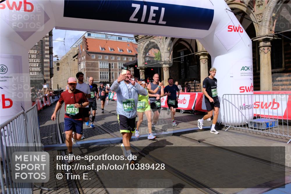 13.09.2026 - 21. swb-Marathon Bremen Tim E. http://msf.ph/oto/10389428 13.09.2026 13:31:56 Ziel 310, 922, 1600, 3115, 3239, 3244, 3278, 3579, 3858, 3859, 3989, 4164, 4258, 4273, 4692, 4889, 4998, 5158, 5363, 5426, 5899, 6039, 6062, 6100, 6193, 6213, 6354, 6581, 6602, 6971, 7032, 7260, 7608, 7941, 7964, 8042, 8078, 8166, 8205, 8206, 8239, 8364, 8495, 8522, 9033, 9155, 9293, 9568, 9903, 9914, 13151 meine-sportfotos.de