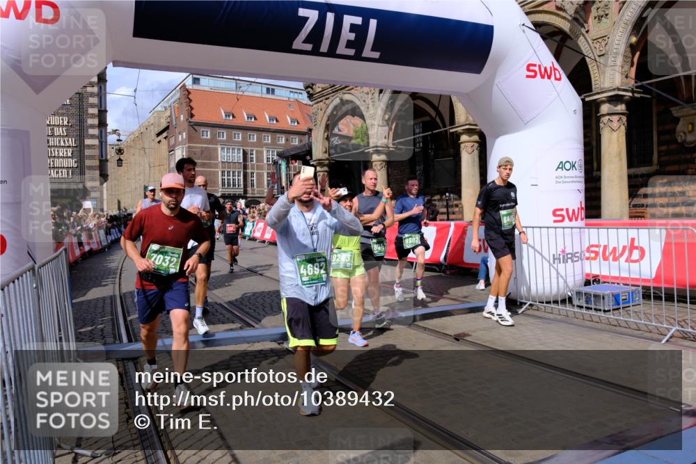 13.09.2026 - 21. swb-Marathon Bremen Tim E. http://msf.ph/oto/10389432 13.09.2026 13:31:56 Ziel 310, 922, 1600, 3115, 3239, 3244, 3278, 3579, 3858, 3859, 3989, 4164, 4258, 4273, 4692, 4889, 4998, 5158, 5363, 5426, 5899, 6039, 6062, 6100, 6193, 6213, 6354, 6581, 6602, 6971, 7032, 7260, 7608, 7941, 7964, 8042, 8078, 8166, 8205, 8206, 8239, 8364, 8495, 8522, 9033, 9155, 9293, 9568, 9903, 9914, 13151 meine-sportfotos.de