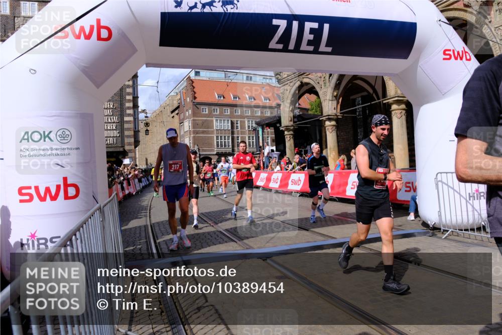 13.09.2026 - 21. swb-Marathon Bremen Tim E. http://msf.ph/oto/10389454 13.09.2026 13:31:59 Ziel 310, 1600, 3115, 3239, 3244, 3278, 3858, 3859, 3989, 4030, 4164, 4273, 4692, 4889, 4998, 5158, 5363, 5426, 5899, 6039, 6062, 6100, 6193, 6213, 6354, 6581, 6602, 7032, 7260, 7608, 7790, 7941, 7964, 8042, 8078, 8166, 8205, 8206, 8364, 8495, 8522, 9033, 9188, 9293, 9568, 9785, 9903, 9914, 13151, 13231 meine-sportfotos.de