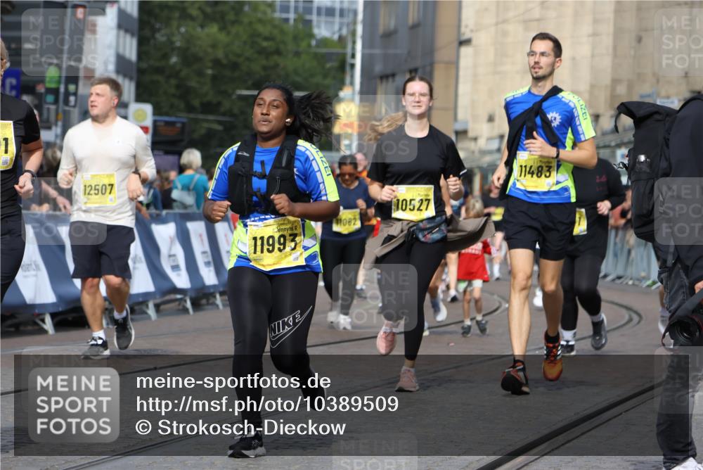13.09.2026 - 21. swb-Marathon Bremen Strokosch-Dieckow http://msf.ph/oto/10389509 13.09.2026 11:11:08 Ziel 10148, 10163, 10461, 10462, 10547, 10792, 10911, 11043, 11047, 11309, 11327, 11335, 11465, 11513, 11583, 11736, 11756, 11846, 10419, 10611, 11036, 11062, 11216, 11231, 11458, 11679, 11745, 11870, 12126, 12148, 12396 meine-sportfotos.de