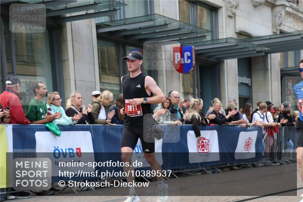 13.09.2026 - 21. swb-Marathon Bremen Strokosch-Dieckow http://msf.ph/oto/10389537 13.09.2026 13:00:16 Ziel 371, 453, 1136, 1550, 1754, 2141, 2683, 4904, 5776, 603, 671, 735, 912, 1571, 1758, 1911, 1930, 7015, 7170, 8689, 9153 meine-sportfotos.de