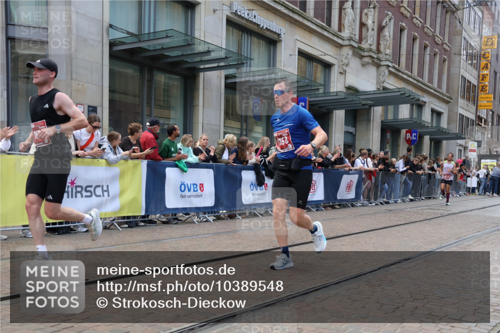 13.09.2026 - 21. swb-Marathon Bremen Strokosch-Dieckow http://msf.ph/oto/10389548 13.09.2026 13:00:17 Ziel 371, 453, 1136, 1550, 1754, 2141, 2683, 4904, 5776, 603, 671, 735, 912, 1571, 1758, 1911, 1930, 7015, 7170, 8689 meine-sportfotos.de