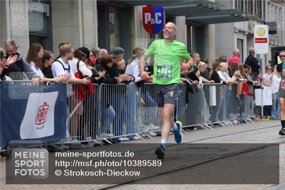 13.09.2026 - 21. swb-Marathon Bremen Strokosch-Dieckow http://msf.ph/oto/10389589 13.09.2026 13:00:23 Ziel 371, 453, 1136, 1550, 1754, 2141, 4904, 8749, 9849, 603, 671, 912, 1571, 1758, 1911, 1930, 2683, 5776, 7015, 7170, 8689 meine-sportfotos.de