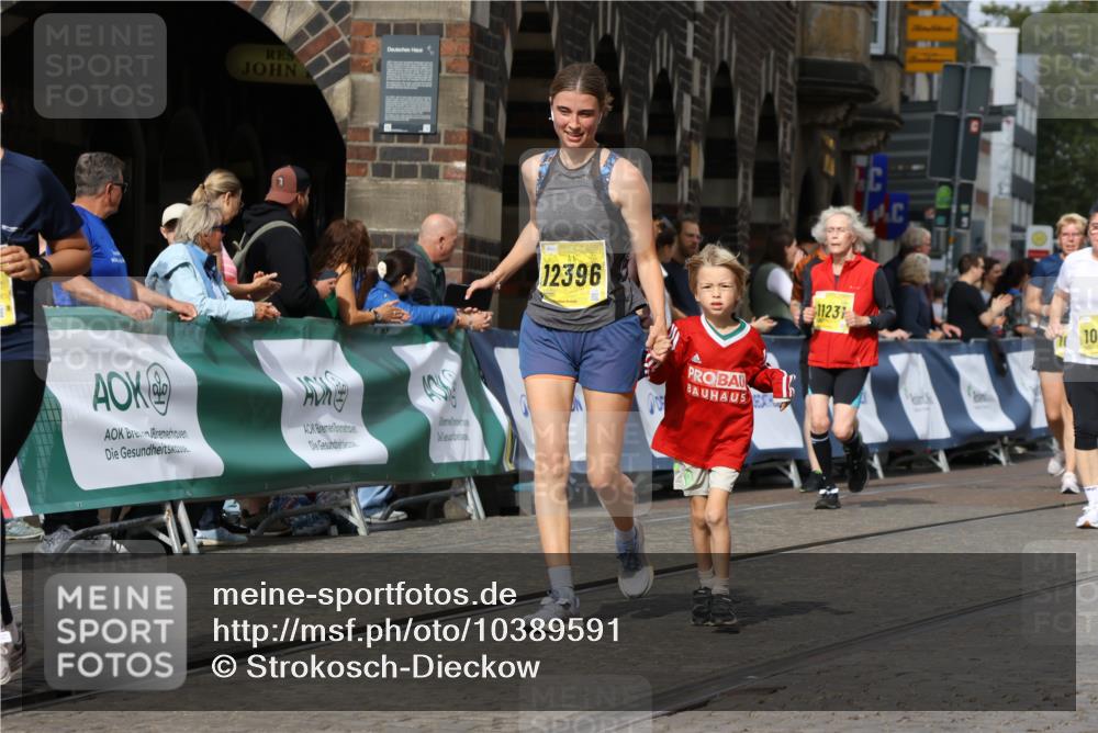13.09.2026 - 21. swb-Marathon Bremen Strokosch-Dieckow http://msf.ph/oto/10389591 13.09.2026 11:11:18 Ziel 10148, 10163, 10313, 10461, 10462, 10527, 10547, 10644, 10653, 10792, 10841, 11043, 11141, 11237, 11335, 11465, 11483, 11691, 11756, 11993, 12401, 12507, 10510, 10511, 10546, 10977, 11036, 11216, 11289, 11533, 11702, 11870, 12126, 12220, 12311, 12464, 12508 meine-sportfotos.de