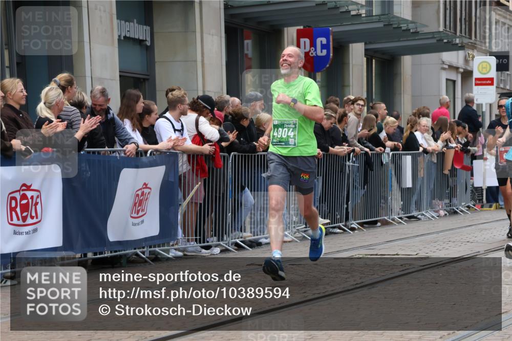 13.09.2026 - 21. swb-Marathon Bremen Strokosch-Dieckow http://msf.ph/oto/10389594 13.09.2026 13:00:23 Ziel 371, 453, 1136, 1550, 1754, 2141, 4904, 8749, 9849, 603, 671, 912, 1571, 1758, 1911, 1930, 2683, 5776, 7015, 7170, 8689 meine-sportfotos.de