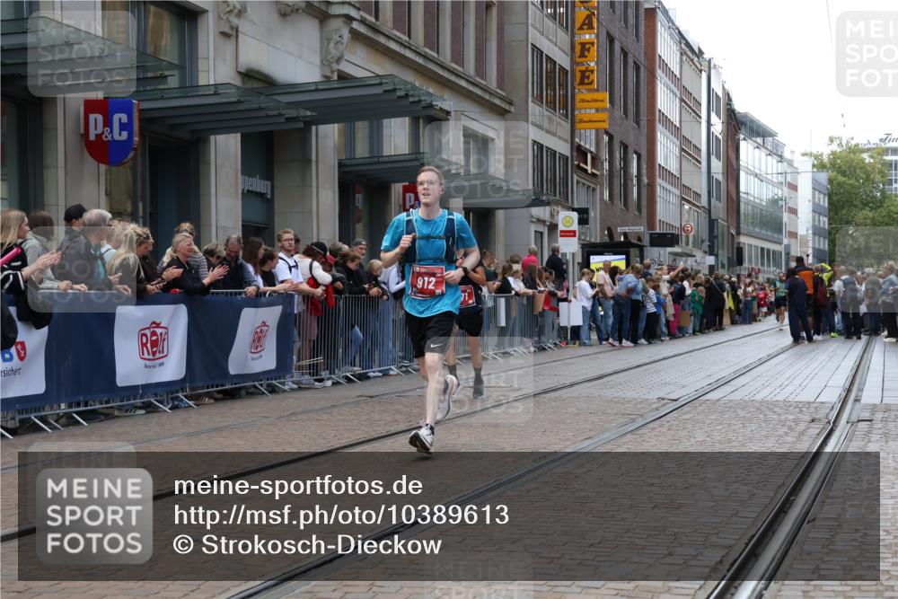 13.09.2026 - 21. swb-Marathon Bremen Strokosch-Dieckow http://msf.ph/oto/10389613 13.09.2026 13:00:25 Ziel 371, 453, 1136, 1550, 1754, 2141, 4904, 8749, 9849, 671, 912, 1571, 1758, 1911, 2683, 5776, 7015, 7170, 8689 meine-sportfotos.de