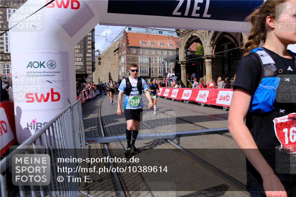 13.09.2026 - 21. swb-Marathon Bremen Tim E. http://msf.ph/oto/10389614 13.09.2026 13:32:24 Ziel 1369, 2310, 2934, 3946, 4566, 4797, 4979, 5628, 6116, 6258, 6475, 6875, 7182, 7526, 7818, 8610, 9394, 9640, 13029, 13182 meine-sportfotos.de