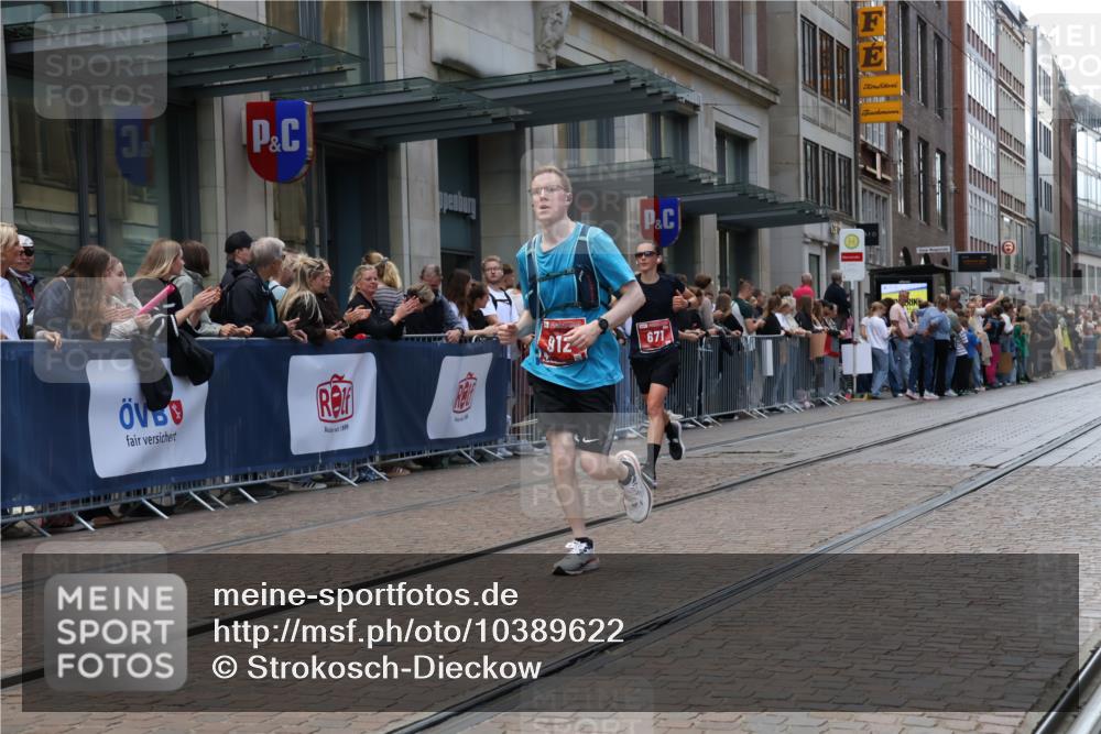 13.09.2026 - 21. swb-Marathon Bremen Strokosch-Dieckow http://msf.ph/oto/10389622 13.09.2026 13:00:25 Ziel 371, 453, 1136, 1550, 1754, 2141, 4904, 8749, 9849, 671, 912, 1571, 1758, 1911, 2683, 5776, 7015, 7170, 8689 meine-sportfotos.de