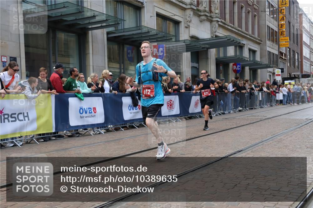 13.09.2026 - 21. swb-Marathon Bremen Strokosch-Dieckow http://msf.ph/oto/10389635 13.09.2026 13:00:26 Ziel 371, 453, 1136, 1550, 1754, 2141, 4904, 8749, 9849, 671, 912, 1550, 1571, 1754, 1758, 2683, 5776, 7015, 7170, 8689 meine-sportfotos.de
