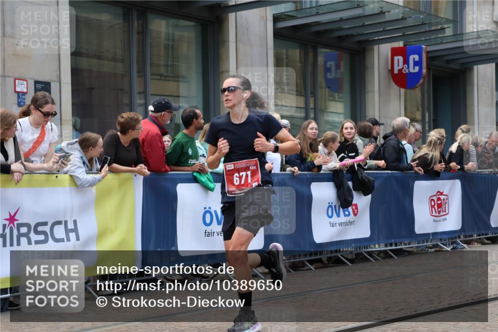 13.09.2026 - 21. swb-Marathon Bremen Strokosch-Dieckow http://msf.ph/oto/10389650 13.09.2026 13:00:27 Ziel 371, 453, 1136, 2141, 4904, 8749, 9849, 671, 912, 1550, 1571, 1754, 2683, 5776, 7015, 8689 meine-sportfotos.de