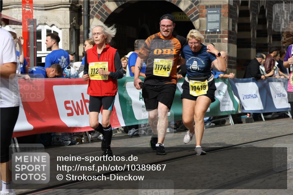 13.09.2026 - 21. swb-Marathon Bremen Strokosch-Dieckow http://msf.ph/oto/10389667 13.09.2026 11:11:24 Ziel 10163, 10313, 10527, 10611, 10644, 10653, 10792, 10841, 11043, 11062, 11141, 11237, 11483, 11679, 11691, 11993, 12396, 12401, 12507, 10155, 10510, 10511, 10546, 10552, 10977, 11239, 11289, 11533, 11702, 11927, 12082, 12220, 12286, 12311, 12336, 12508, 12553 meine-sportfotos.de