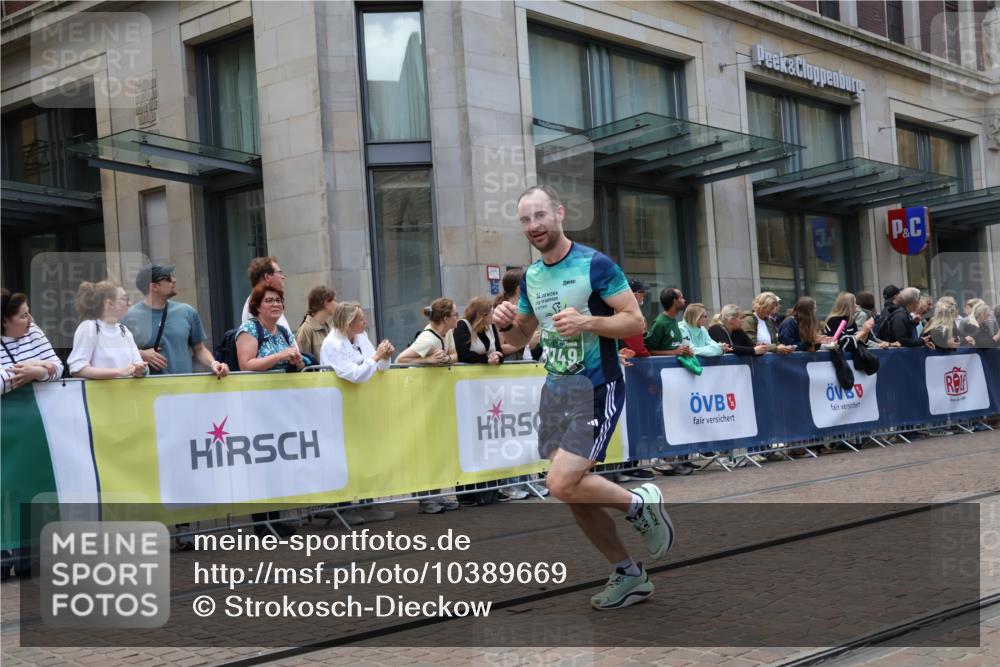 13.09.2026 - 21. swb-Marathon Bremen Strokosch-Dieckow http://msf.ph/oto/10389669 13.09.2026 13:00:37 Ziel 371, 6359, 8749, 9849, 371, 453, 1136, 1550, 1754, 2141, 2683, 4904, 5776, 7015 meine-sportfotos.de