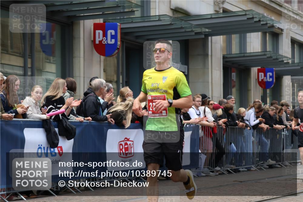 13.09.2026 - 21. swb-Marathon Bremen Strokosch-Dieckow http://msf.ph/oto/10389745 13.09.2026 13:00:47 Ziel 1619, 3019, 5663, 6359, 371, 453, 1136, 1550, 1754, 2141, 4904, 8749, 9849 meine-sportfotos.de