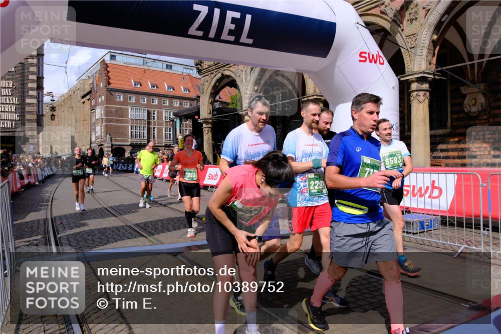 13.09.2026 - 21. swb-Marathon Bremen Tim E. http://msf.ph/oto/10389752 13.09.2026 13:32:52 Ziel 1437, 1687, 2292, 2293, 2611, 2992, 3354, 3429, 3878, 3895, 4263, 4323, 4380, 4862, 5281, 5398, 6518, 6583, 6593, 6718, 6760, 6781, 6900, 7016, 7173, 7466, 7758, 7990, 8344, 8957, 9040, 9151, 9175, 9719, 13208 meine-sportfotos.de