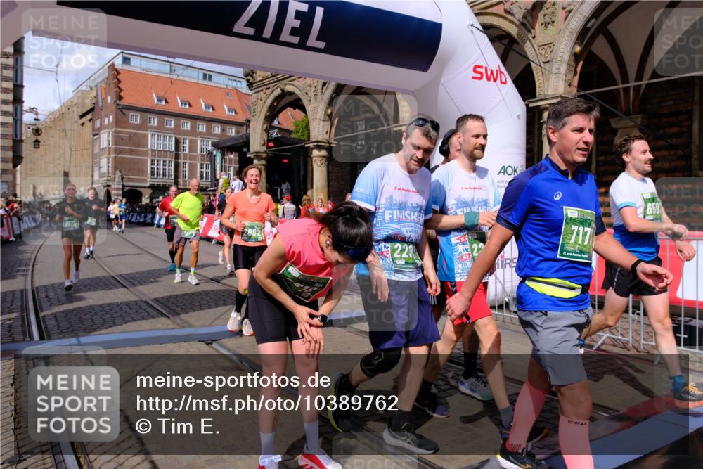 13.09.2026 - 21. swb-Marathon Bremen Tim E. http://msf.ph/oto/10389762 13.09.2026 13:32:52 Ziel 1437, 1687, 2292, 2293, 2611, 2992, 3354, 3429, 3878, 3895, 4263, 4323, 4380, 4862, 5281, 5398, 6518, 6583, 6593, 6718, 6760, 6781, 6900, 7016, 7173, 7466, 7758, 7990, 8344, 8957, 9040, 9151, 9175, 9719, 13208 meine-sportfotos.de