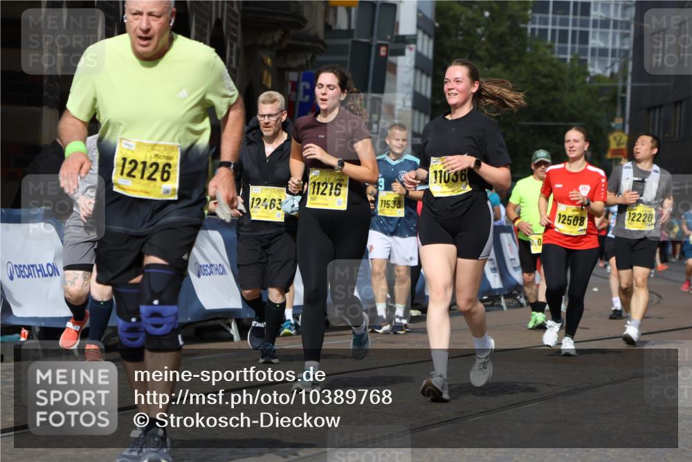 13.09.2026 - 21. swb-Marathon Bremen Strokosch-Dieckow http://msf.ph/oto/10389768 13.09.2026 11:11:30 Ziel 10313, 10419, 10527, 10611, 10644, 10653, 11062, 11141, 11231, 11458, 11483, 11679, 11691, 11745, 11993, 12148, 12396, 12401, 12507, 10155, 10510, 10511, 10552, 10616, 10977, 11239, 11533, 11927, 12082, 12286, 12311, 12336, 12553 meine-sportfotos.de