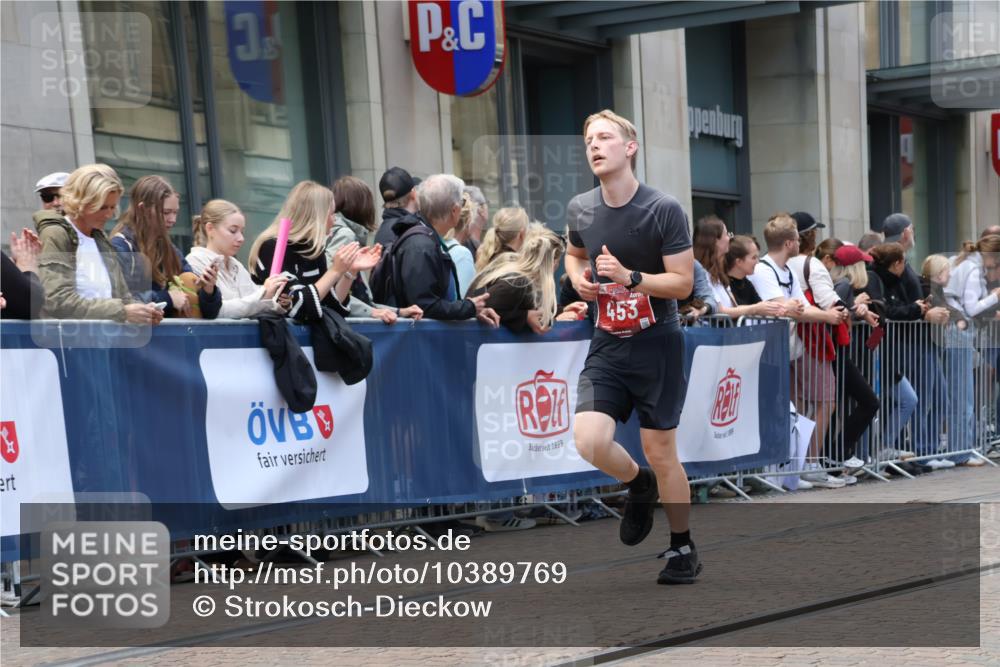 13.09.2026 - 21. swb-Marathon Bremen Strokosch-Dieckow http://msf.ph/oto/10389769 13.09.2026 13:00:49 Ziel 1411, 1619, 3019, 4328, 5663, 6359, 371, 453, 1136, 1550, 1754, 2141, 4904, 8749, 9849 meine-sportfotos.de