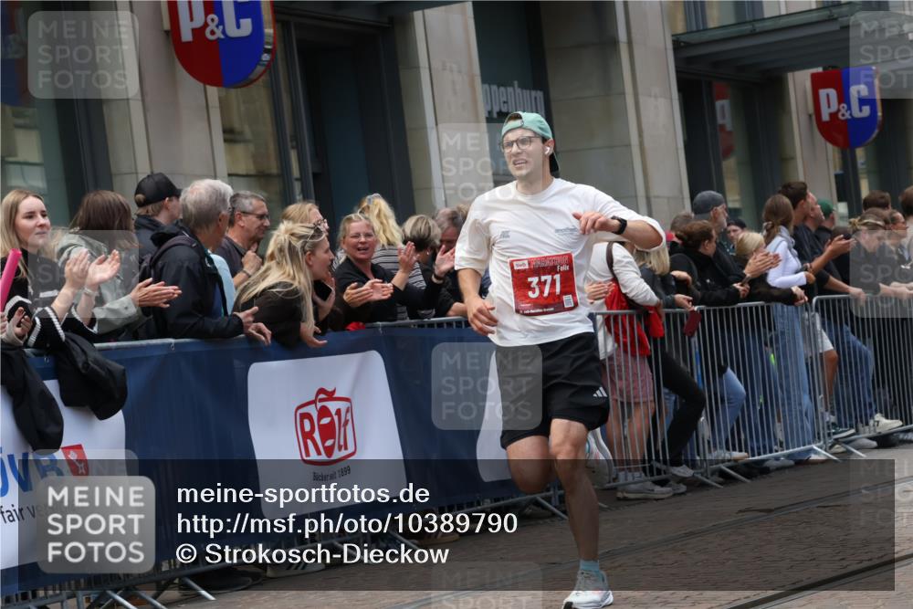 13.09.2026 - 21. swb-Marathon Bremen Strokosch-Dieckow http://msf.ph/oto/10389790 13.09.2026 13:00:54 Ziel 1411, 1619, 3019, 4328, 5663, 371, 453, 1136, 2141, 4904, 6359, 8749, 9849 meine-sportfotos.de