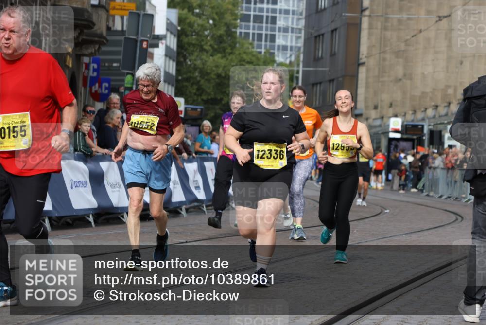 13.09.2026 - 21. swb-Marathon Bremen Strokosch-Dieckow http://msf.ph/oto/10389861 13.09.2026 11:11:43 Ziel 10419, 10510, 10546, 10611, 10977, 11036, 11216, 11231, 11289, 11458, 11702, 11745, 11870, 12126, 12148, 12220, 12311, 12464, 12508, 10582 meine-sportfotos.de