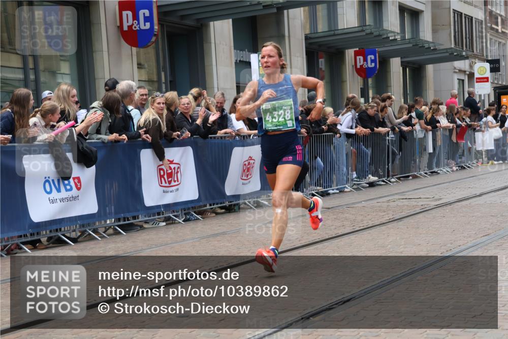 13.09.2026 - 21. swb-Marathon Bremen Strokosch-Dieckow http://msf.ph/oto/10389862 13.09.2026 13:01:04 Ziel 1411, 1619, 3019, 4118, 4328, 5996, 13063, 1619, 5663, 6359, 8749, 9849 meine-sportfotos.de