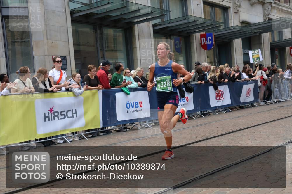 13.09.2026 - 21. swb-Marathon Bremen Strokosch-Dieckow http://msf.ph/oto/10389874 13.09.2026 13:01:05 Ziel 1411, 3019, 4118, 4328, 5996, 13063, 1619, 5663, 6359, 8749, 9849 meine-sportfotos.de