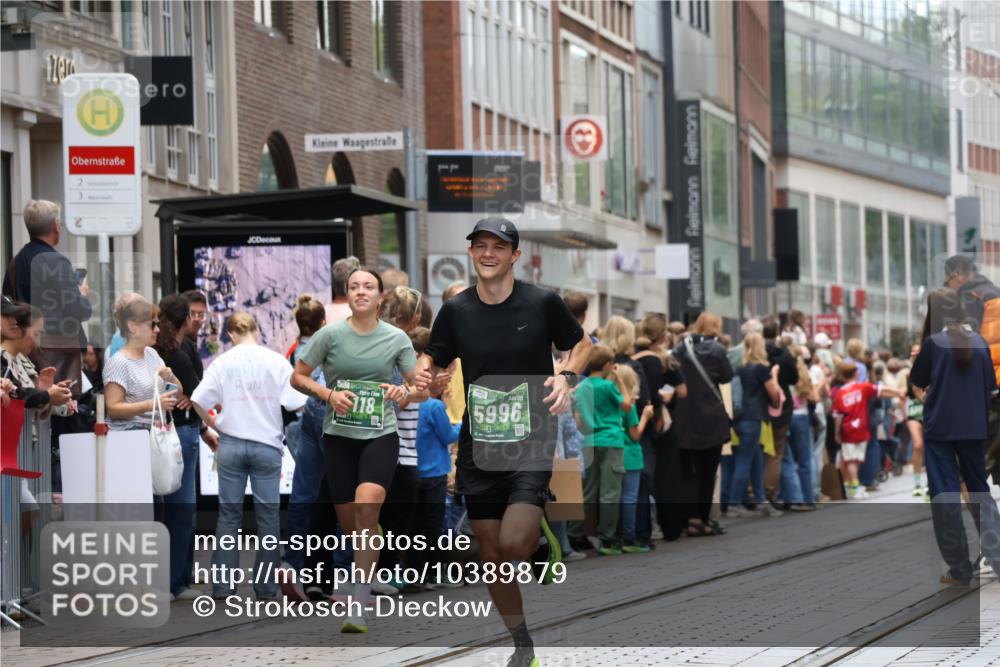 13.09.2026 - 21. swb-Marathon Bremen Strokosch-Dieckow http://msf.ph/oto/10389879 13.09.2026 13:01:10 Ziel 1411, 4118, 4328, 5369, 5996, 13063, 13168, 1619, 3019, 5663, 6359, 8749, 9849 meine-sportfotos.de