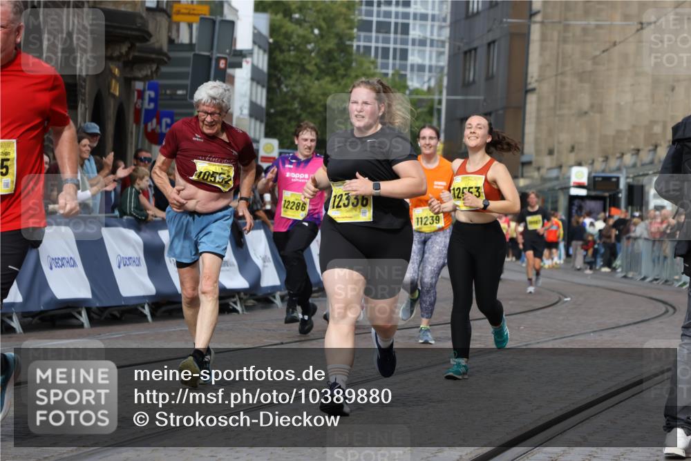 13.09.2026 - 21. swb-Marathon Bremen Strokosch-Dieckow http://msf.ph/oto/10389880 13.09.2026 11:11:43 Ziel 10419, 10510, 10546, 10611, 10977, 11036, 11216, 11231, 11289, 11458, 11702, 11745, 11870, 12126, 12148, 12220, 12311, 12464, 12508, 10582 meine-sportfotos.de