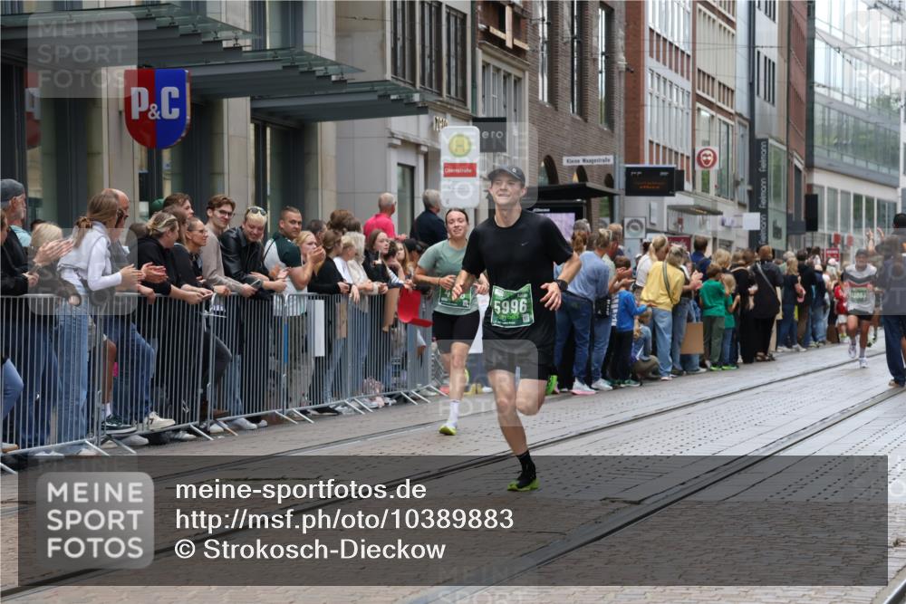 13.09.2026 - 21. swb-Marathon Bremen Strokosch-Dieckow http://msf.ph/oto/10389883 13.09.2026 13:01:11 Ziel 1411, 4118, 4328, 5369, 5996, 7950, 13063, 13168, 1619, 3019, 5663, 6359, 9849 meine-sportfotos.de