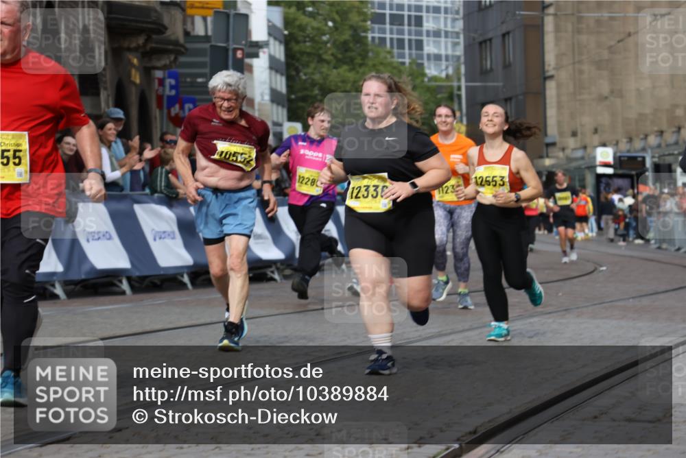 13.09.2026 - 21. swb-Marathon Bremen Strokosch-Dieckow http://msf.ph/oto/10389884 13.09.2026 11:11:43 Ziel 10419, 10510, 10546, 10611, 10977, 11036, 11216, 11231, 11289, 11458, 11702, 11745, 11870, 12126, 12148, 12220, 12311, 12464, 12508, 10582 meine-sportfotos.de