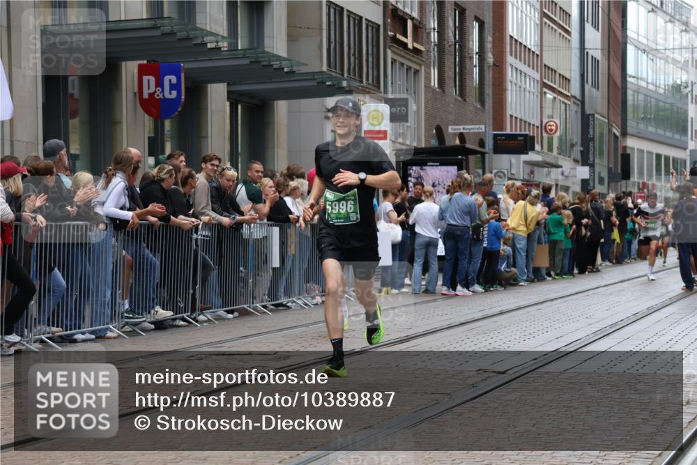 13.09.2026 - 21. swb-Marathon Bremen Strokosch-Dieckow http://msf.ph/oto/10389887 13.09.2026 13:01:12 Ziel 1411, 4118, 4328, 5369, 5996, 7950, 9137, 13063, 13168, 1619, 3019, 5663, 6359 meine-sportfotos.de