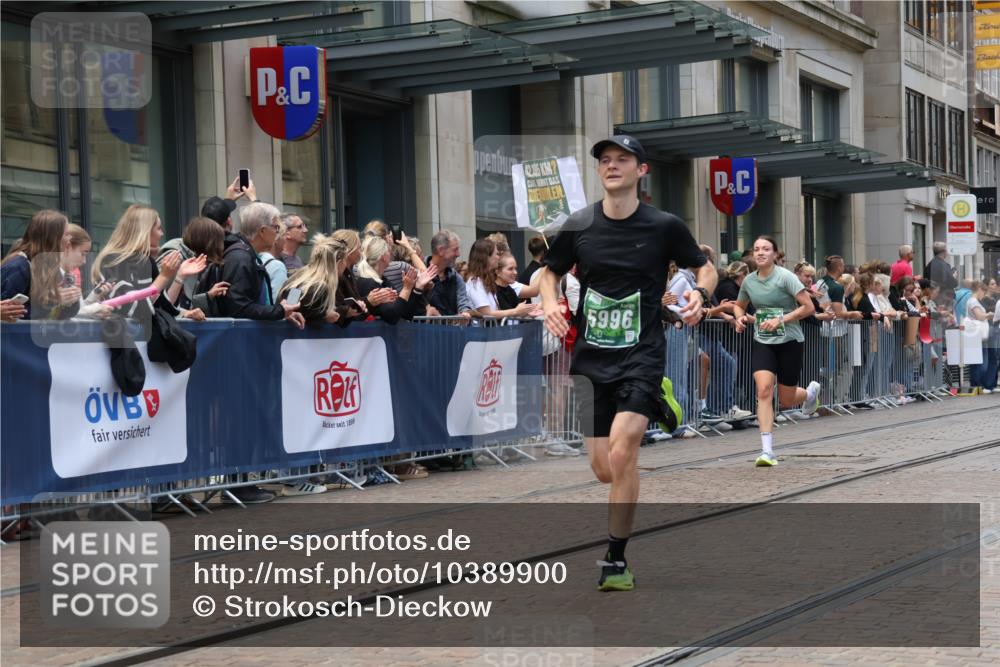 13.09.2026 - 21. swb-Marathon Bremen Strokosch-Dieckow http://msf.ph/oto/10389900 13.09.2026 13:01:13 Ziel 1411, 4118, 4328, 5369, 5996, 7950, 9137, 13063, 13168, 1619, 3019, 4328, 5663, 6359 meine-sportfotos.de