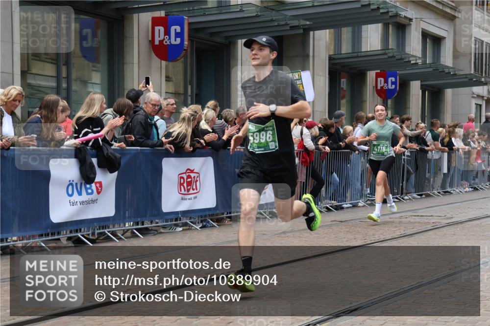 13.09.2026 - 21. swb-Marathon Bremen Strokosch-Dieckow http://msf.ph/oto/10389904 13.09.2026 13:01:13 Ziel 1411, 4118, 4328, 5369, 5996, 7950, 9137, 13063, 13168, 1619, 3019, 4328, 5663, 6359 meine-sportfotos.de