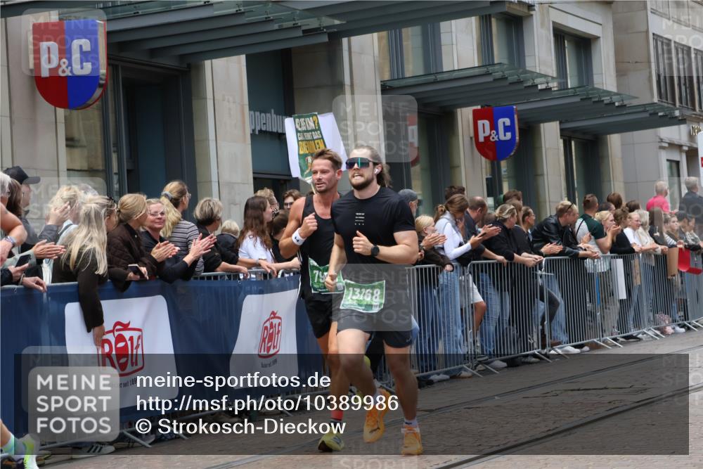 13.09.2026 - 21. swb-Marathon Bremen Strokosch-Dieckow http://msf.ph/oto/10389986 13.09.2026 13:01:25 Ziel 1614, 4696, 4739, 5369, 7950, 9137, 13063, 13168, 1411, 1619, 3019, 4118, 4328, 5663, 5996 meine-sportfotos.de