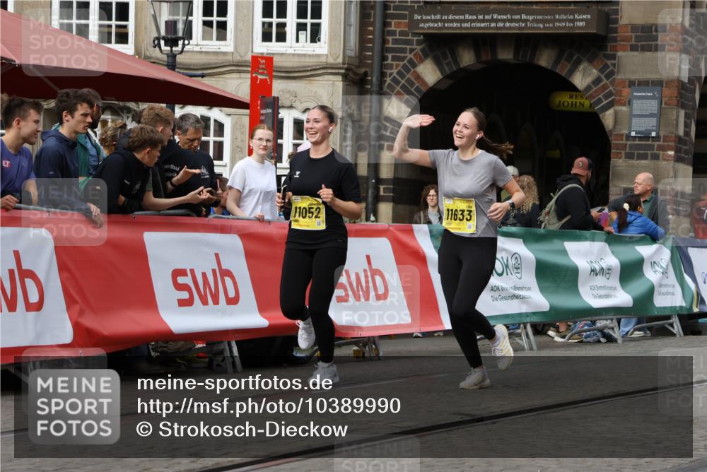13.09.2026 - 21. swb-Marathon Bremen Strokosch-Dieckow http://msf.ph/oto/10389990 13.09.2026 11:12:24 Ziel 10490, 10582, 11585, 12012, 10354, 10743, 10874, 10875, 10909, 11090, 12497 meine-sportfotos.de